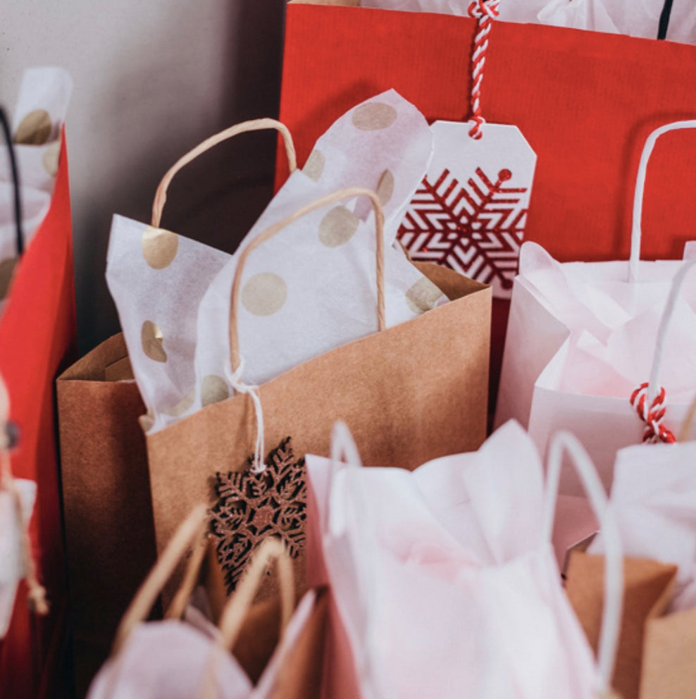 Papiertragetaschen für Weihnachten & Nikolaus – festliche Verpackung für Ihre Kunden