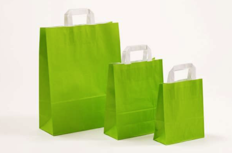 Papierhenkeltache Papiertüte mit weißen Flachhenkeln für den Einzelhandel Messen Boutiquen Shops preiswert 3 unterschiedliche Größenformate schnelle Lieferung preiswert von Max Josef Steinebach GmbH Farbe der Papiertüten Grün