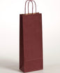 Stabile Flaschentragetasche zum Transport von einer Glasflasche mit gedrehten Papierkordeln und gerippetn Papier im Größenformat 15x8x39,5cm in der Farbe Bordeaux, erhältlich über Steinebach.eu