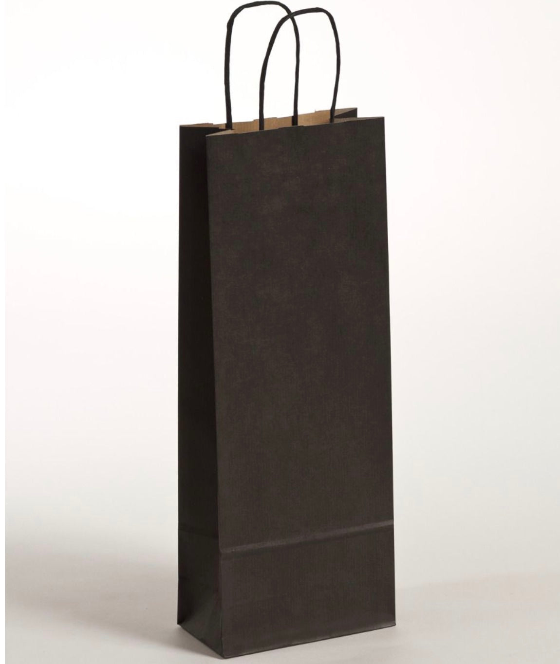 Stabile Flaschentragetasche zum Transport von einer Glasflasche mit gedrehten Papierkordeln und gerippetn Papier im Größenformat 15x8x39,5cm in der Farbe Schwarz, erhältlich über Steinebach.eu