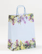 Papiertragetasche „Provence“ mit floralem Print in Blau, Freisteller, mit gedrehten Papierkordel-Henkeln