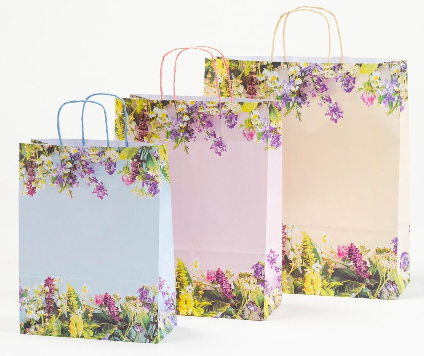Gruppenbild: Papiertragetaschen „Provence“ mit gedrehten Papierkordel-Tragehenkeln in Blau, Rosé und Beige mit floralem Muster