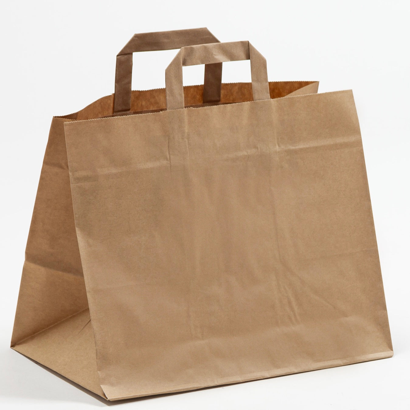 Unbedruckte, einfarbige Gastro-Taschen für Take-Away-Food, Pizzataschen zum Transport von Lebensmitteln in der Farbe Braun mit Papierflachhenkeln im Größenformat 32x21,5x27cm, erhältlich bei Steinebach.eu